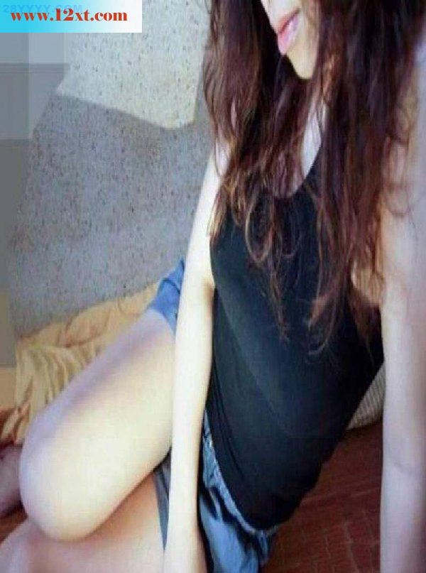 骚女掰穴近距离拍摄粉嫩阴唇诱人白嫩大波[12p