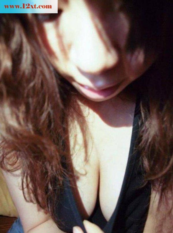 骚女掰穴近距离拍摄粉嫩阴唇诱人白嫩大波[12p