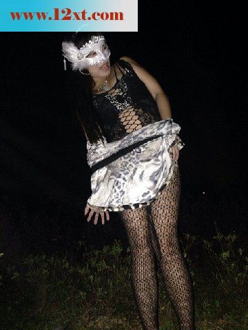 女友的另类癖好穿情趣的诱惑之深夜外拍[17P]