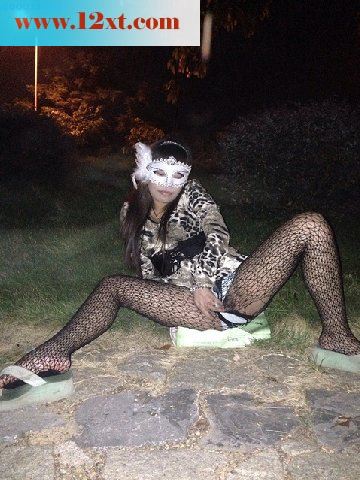 女友的另类癖好穿情趣的诱惑之深夜外拍[17P]