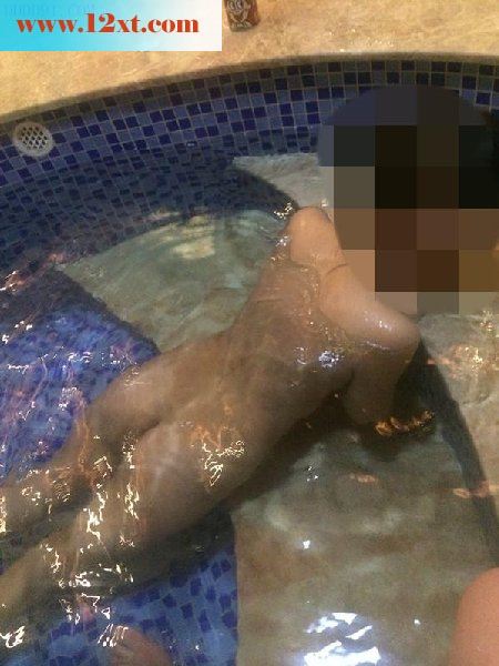 水池边与异地恋的女友来几炮[10P]