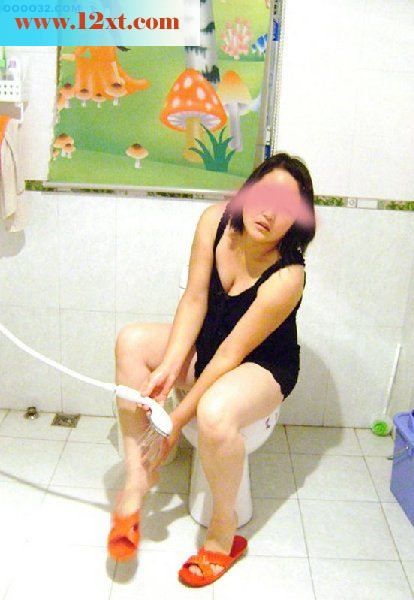 美少妇来袭，肥臀，肥屄，体外打飞机精应有尽
