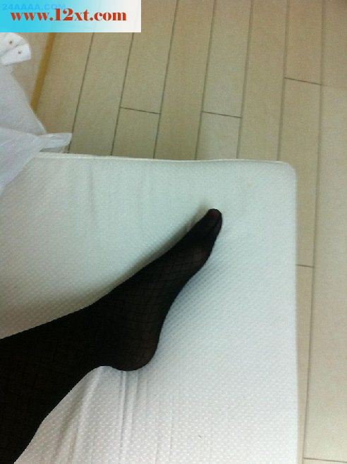 美少妇迷人的丝袜美腿自拍[9P]