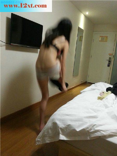 与女友相约快捷酒店[13P]
