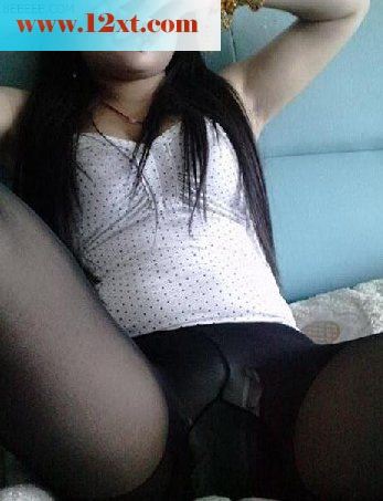 在淡蓝色的沙发上操蓝色妖姬[10P]