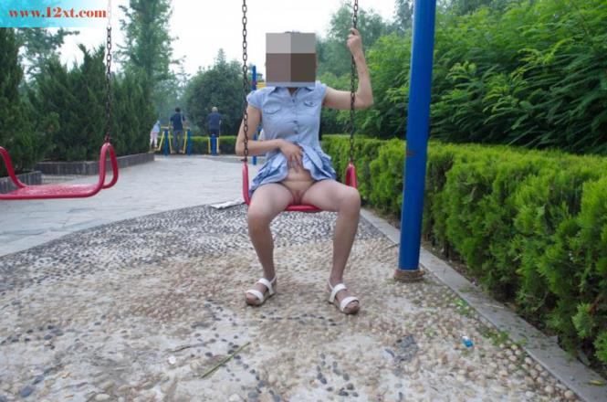 <!-- 标题采集开始 -->(户外休闲小区露出)~早上锻练身体记录真实的印<!-- 标题采集结束 -->