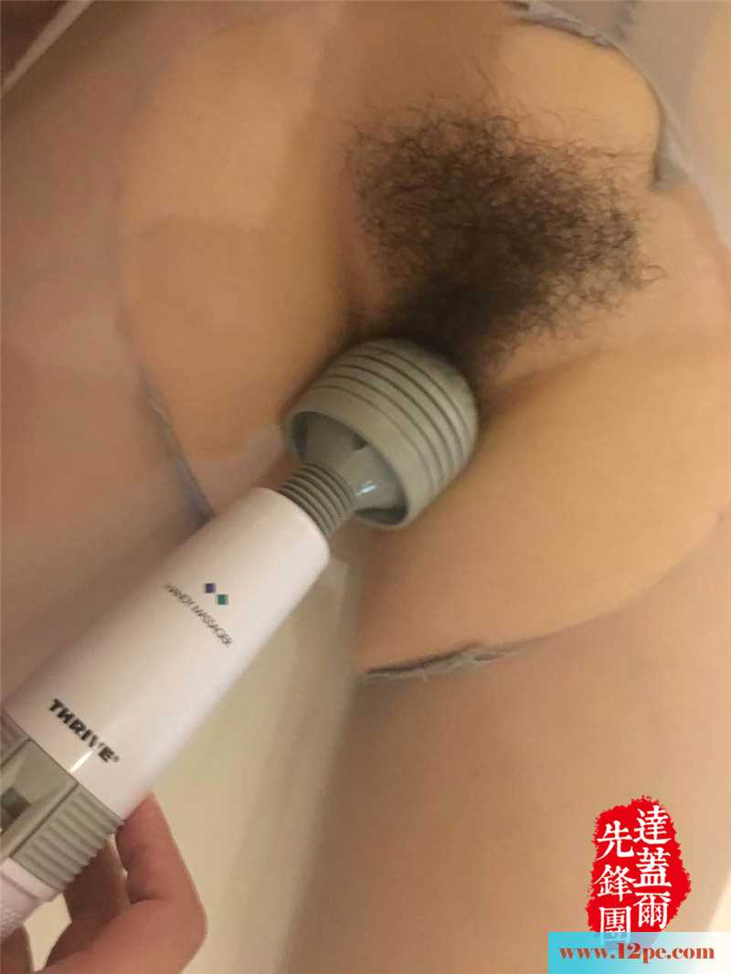 抚摸着你的肌肤，操着你的美臀，我仿佛拥有了