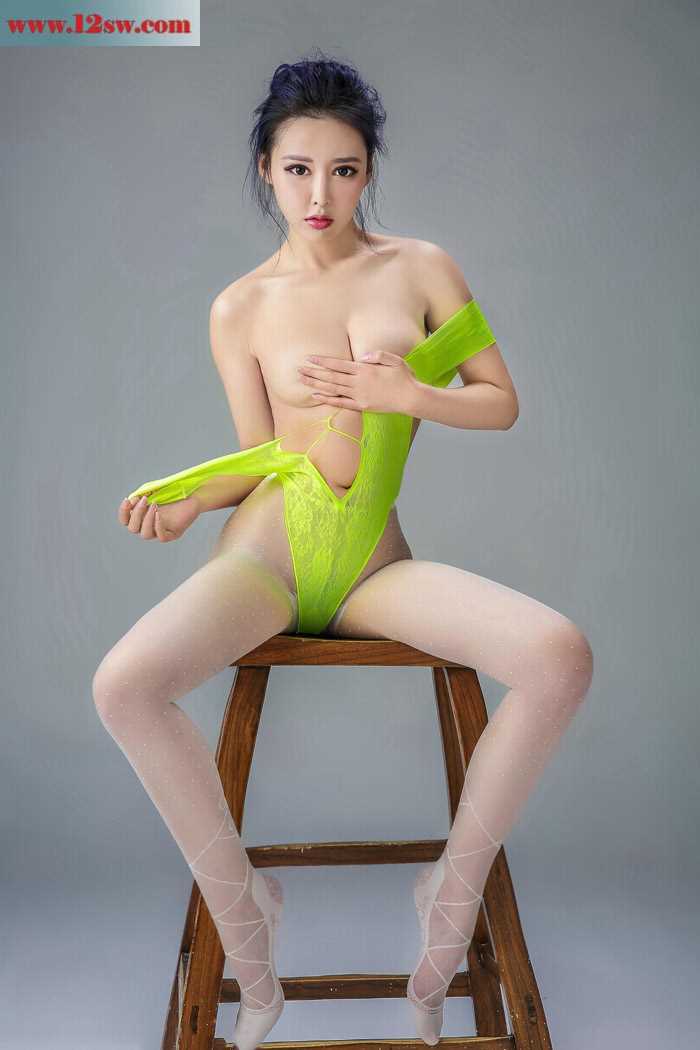 极品美女黄色情趣内衣诱惑写真【32P】