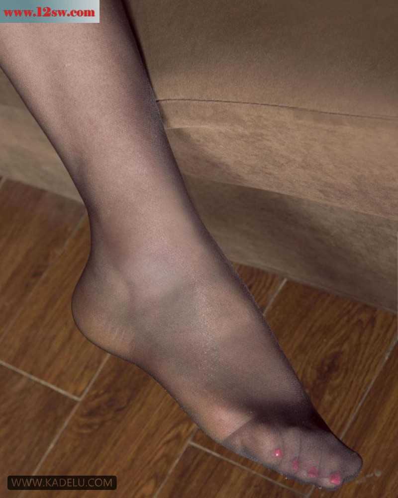 穿着办公制服的女模特然(10p)