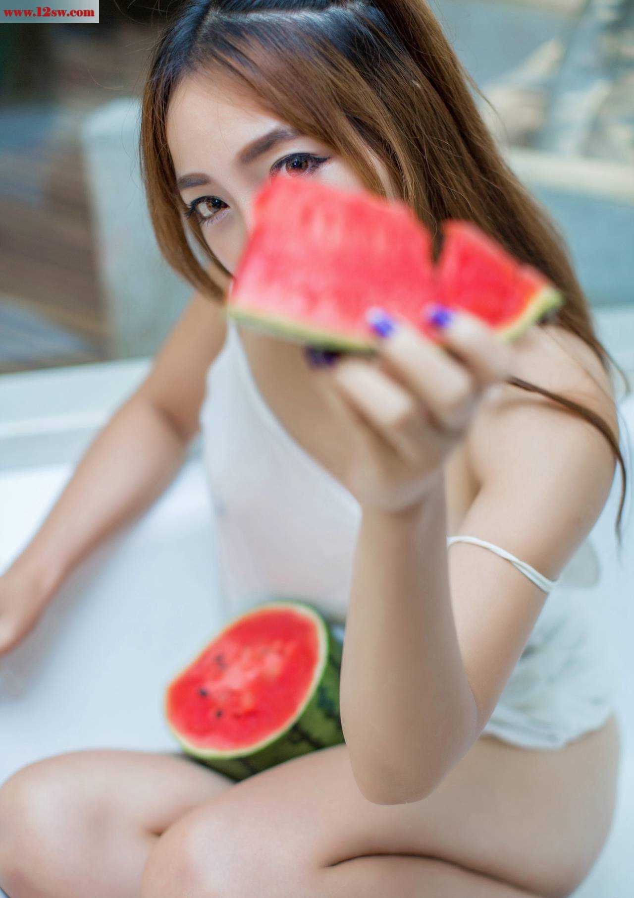 垂涎欲滴西瓜女郎(50P)