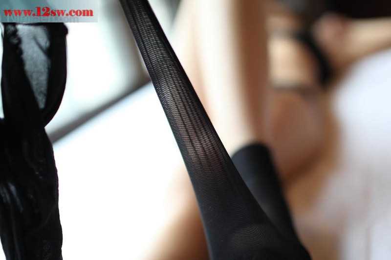 大家绝对喜欢的极品黑丝腿性感翘臀(14p)