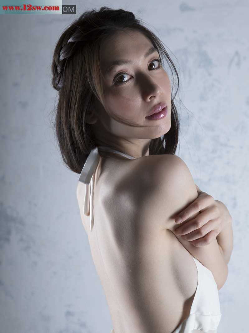 大眼白肤美人黑白情趣诱惑(15p)