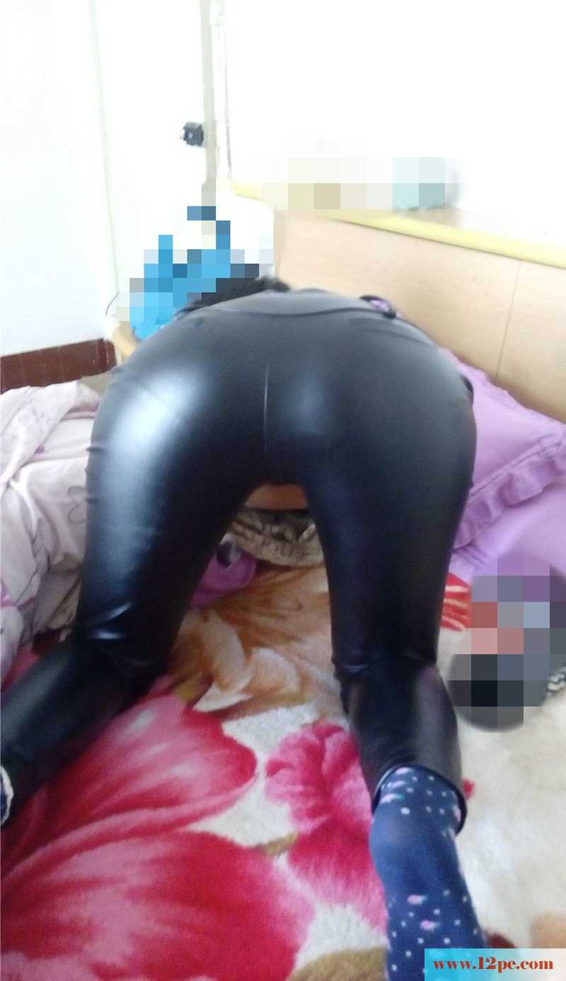 紧身皮裤女友口活儿很好(10P)