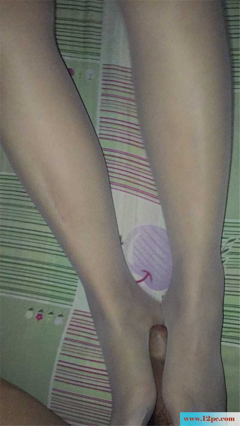 肉肉的妹子穿开裆丝袜与青岛小生激烈战斗(24P