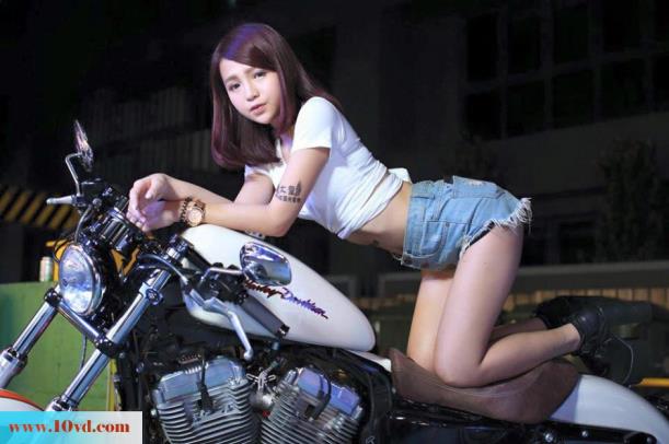 过暑假很放纵的台湾美少女【14P】