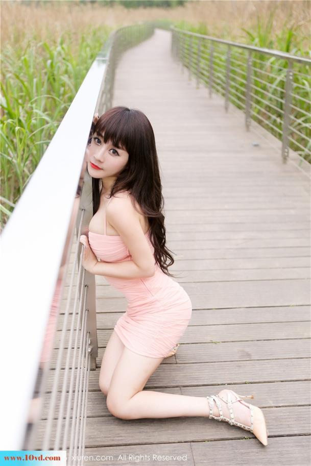 户外长腿妹气质甜美【10P】
