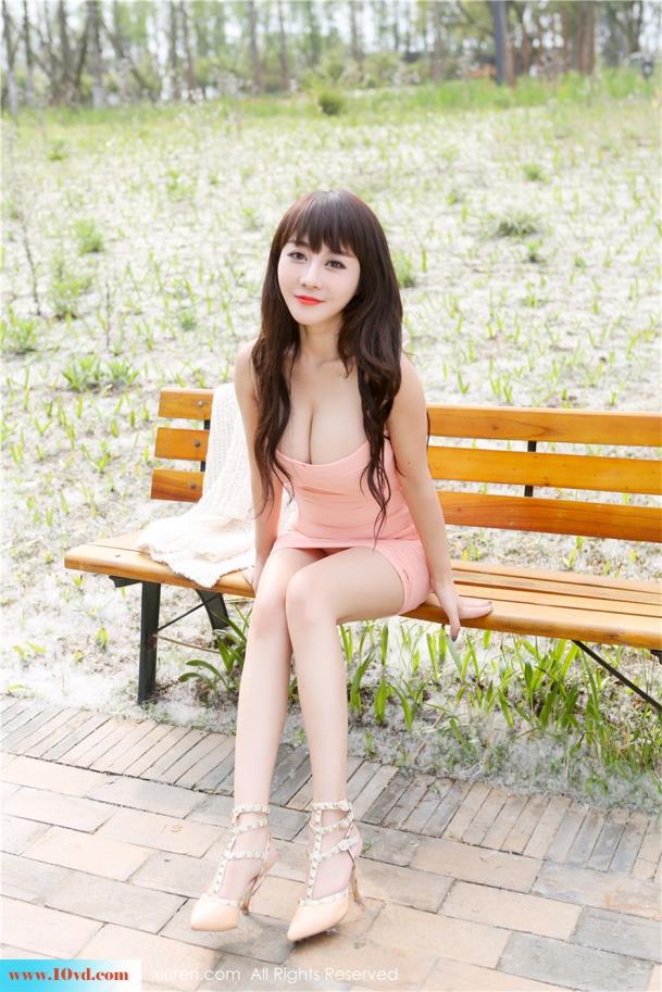户外长腿妹气质甜美【10P】