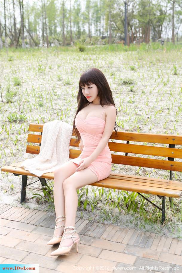 户外长腿妹气质甜美【10P】