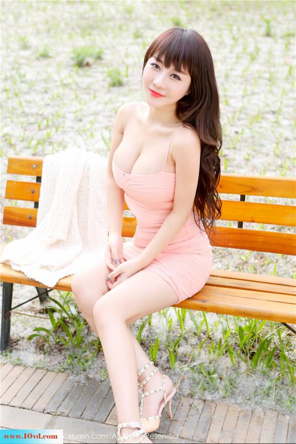 户外长腿妹气质甜美【10P】