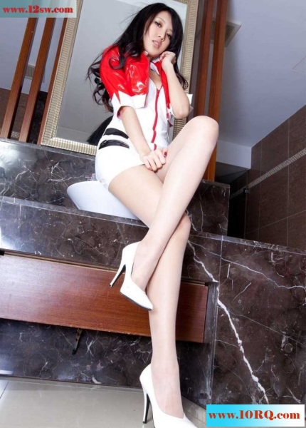 长腿女神动情的粉唇媚惑(18P)