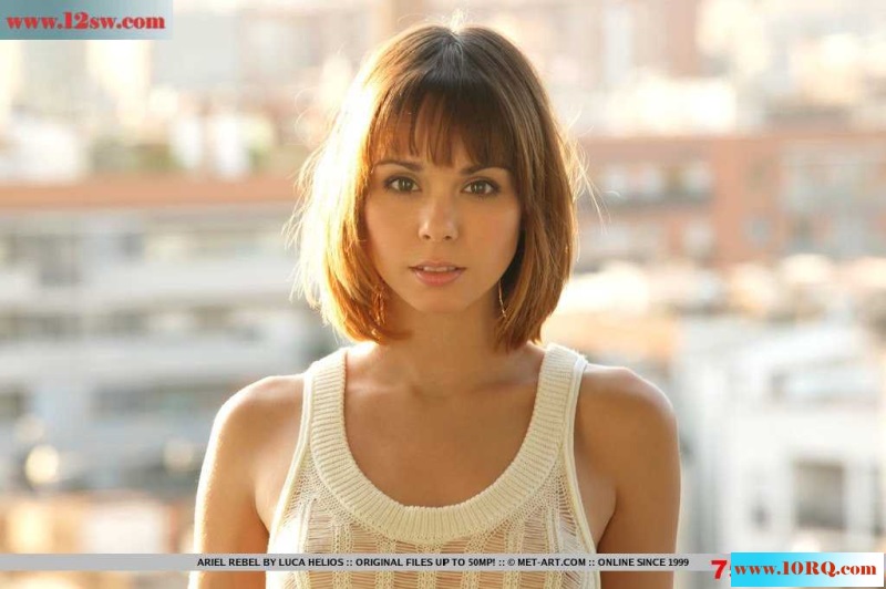 清纯白虎小妞(15P)