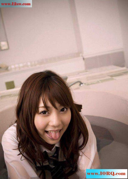 学生妹子湿身的诱惑受不鸟了(32P)