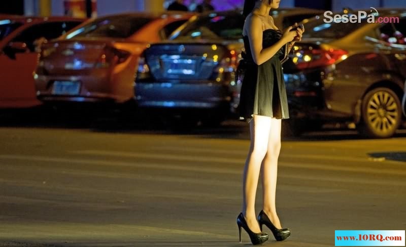 夜总会上班的高跟美腿的小姑娘们(10P)