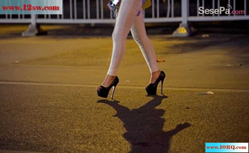 夜总会上班的高跟美腿的小姑娘们(10P)