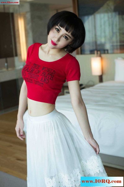 欲火中烧的红唇美模(50P)