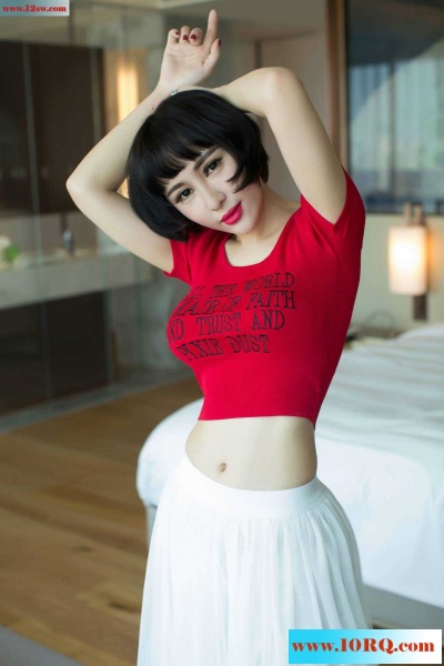 欲火中烧的红唇美模(50P)