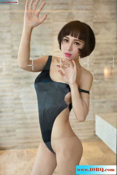 欲火中烧的红唇美模(50P)