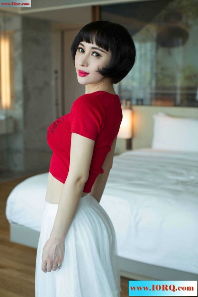 欲火中烧的红唇美模(50P)