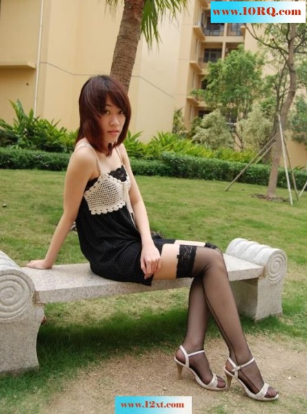 某小区实拍黑丝清秀妹妹(12p)