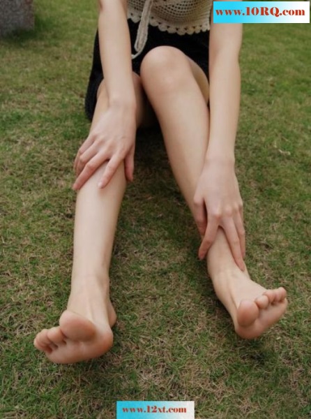 某小区实拍黑丝清秀妹妹(12p)