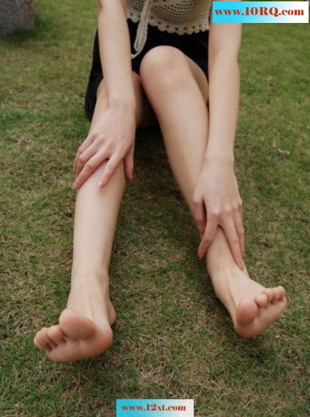 某小区实拍黑丝清秀妹妹(12p)