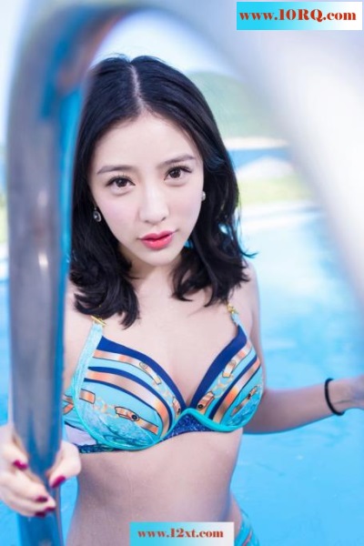 气质美女施亿佳度假写真秀美背【47P】