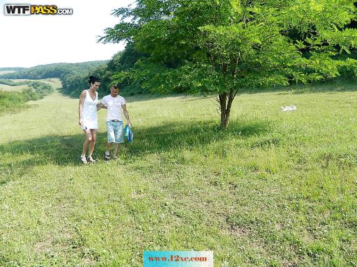 在山区草坡上打野战(16P)