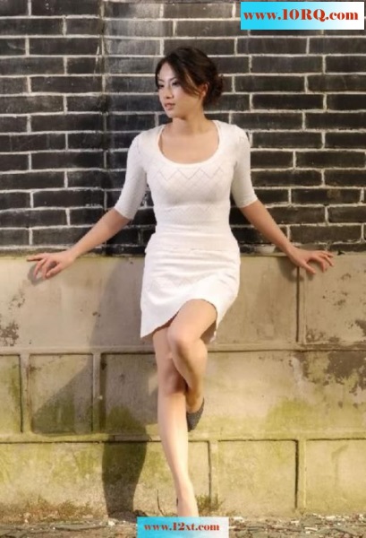 <!-- 标题采集开始 -->熟女人妻后院白丝性感私房照(10p)<!-- 标题采集结束 -->