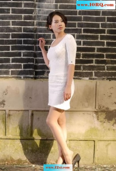 <!-- 标题采集开始 -->熟女人妻后院白丝性感私房照(10p)<!-- 标题采集结束 -->