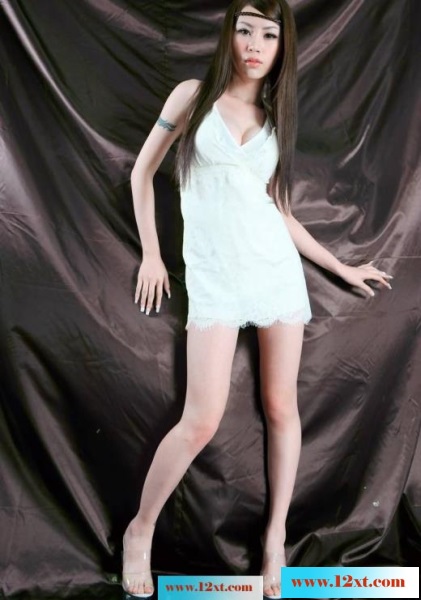 <!-- 标题采集开始 -->性感白富美女神棚拍诱人美腿写真集(10p)<!-- 标题采集结束 -->