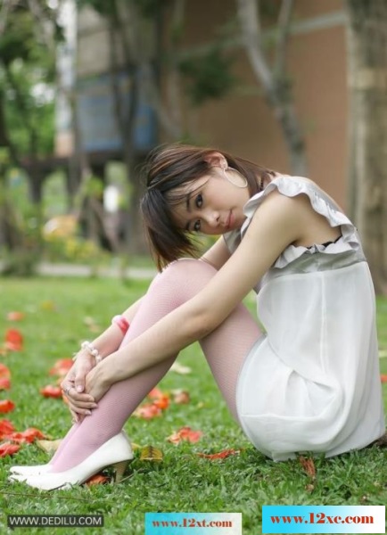 <!-- 标题采集开始 -->公园里漂亮美眉的粉红网袜高跟(11p)<!-- 标题采集结束 -->