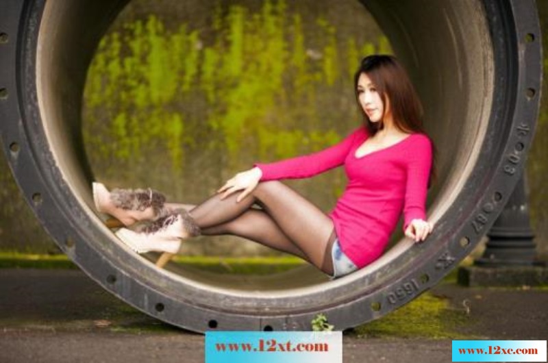 <!-- 标题采集开始 -->很自然的美女-一双腿很性感！-(24P)<!-- 标题采集结束 -->