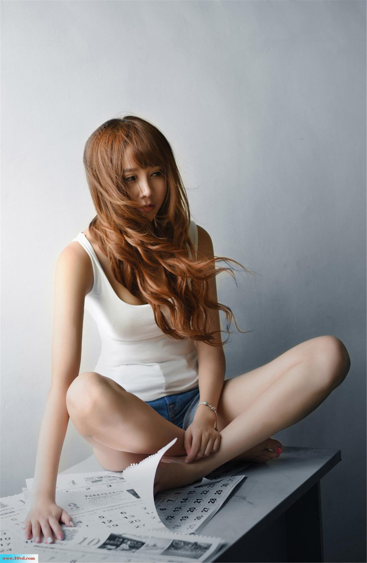 <!-- 标题采集开始 -->吊带漂亮校花美女酥媚性感【12P】<!-- 标题采集结束 -->