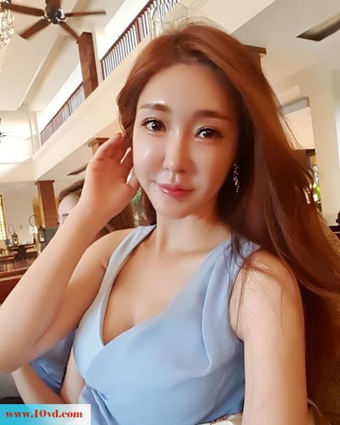 <!-- 标题采集开始 -->韩美眉事业线性感媚人【12P】<!-- 标题采集结束 -->