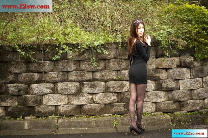 <!-- 标题采集开始 -->很自然的美女-一双腿很性感！-(24P)<!-- 标题采集结束 -->