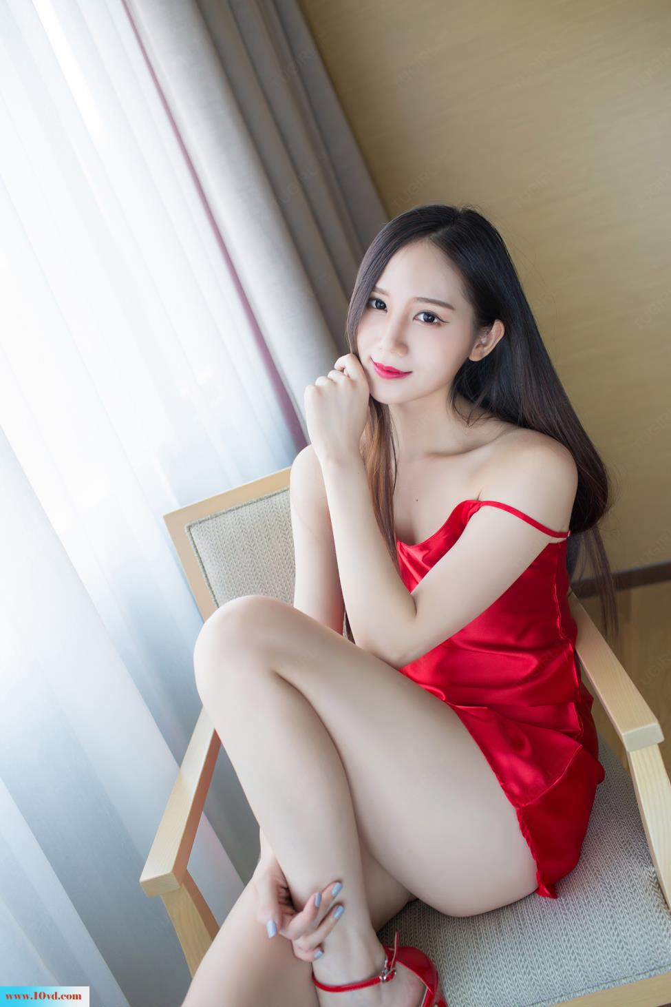 <!-- 标题采集开始 -->酒红吊带裙性感妩媚美女【18P】<!-- 标题采集结束 -->