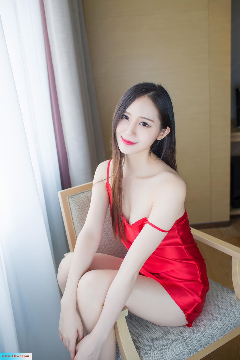 <!-- 标题采集开始 -->酒红吊带裙性感妩媚美女【18P】<!-- 标题采集结束 -->