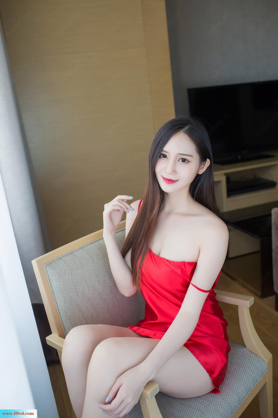 <!-- 标题采集开始 -->酒红吊带裙性感妩媚美女【18P】<!-- 标题采集结束 -->