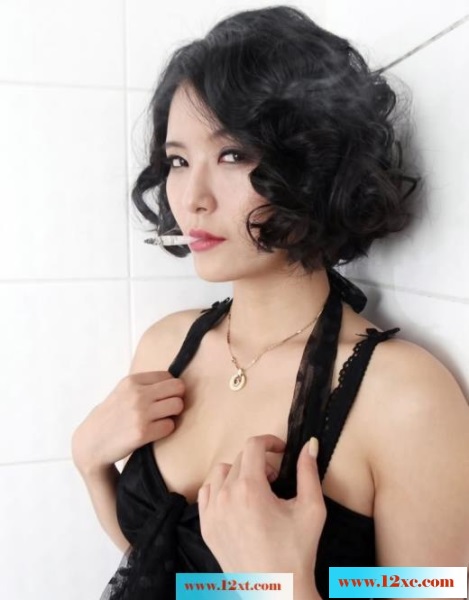<!-- 标题采集开始 -->吸烟的女人湿漉漉的媚惑(12p)<!-- 标题采集结束 -->