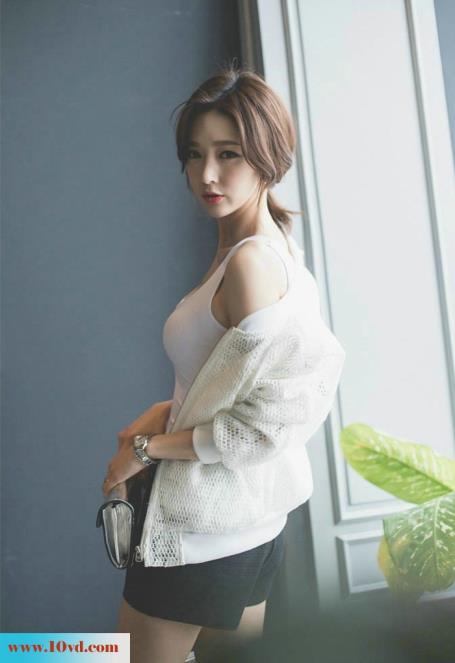 <!-- 标题采集开始 -->微敞出的别样美丽短发酥胸女【11P】<!-- 标题采集结束 -->